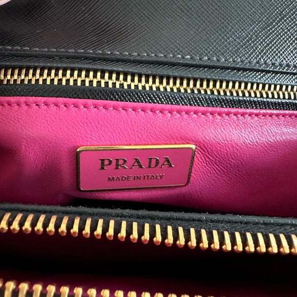 AUTH PRADA Vitello Black & Pink Saffiano Leather Crocodile Double Zip Small Tote - Picture 8 of 15
